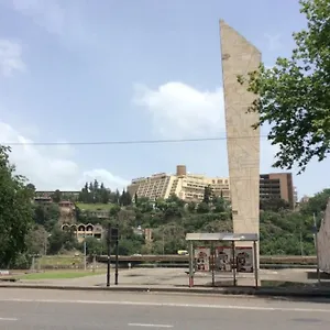 tiny-old-tbilisi.alltbilisihotels.com/