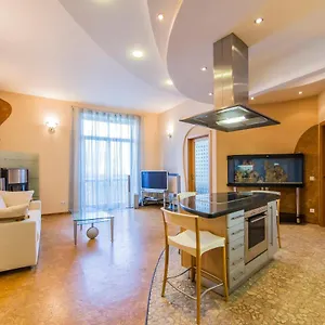 3-room On Khreshchatyk. Building With Star Апартаменты